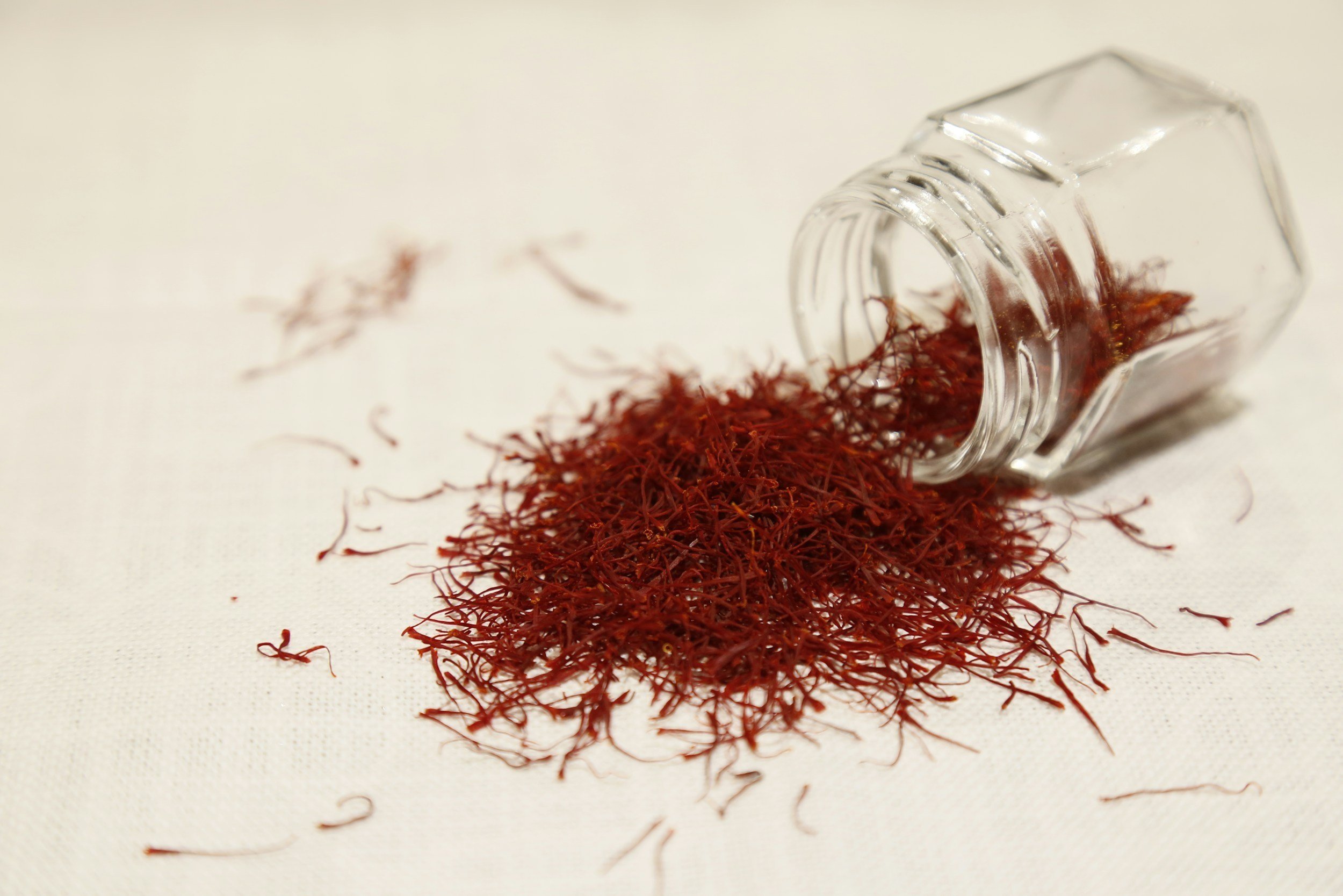 Saffron "leaking out" from a glass jar