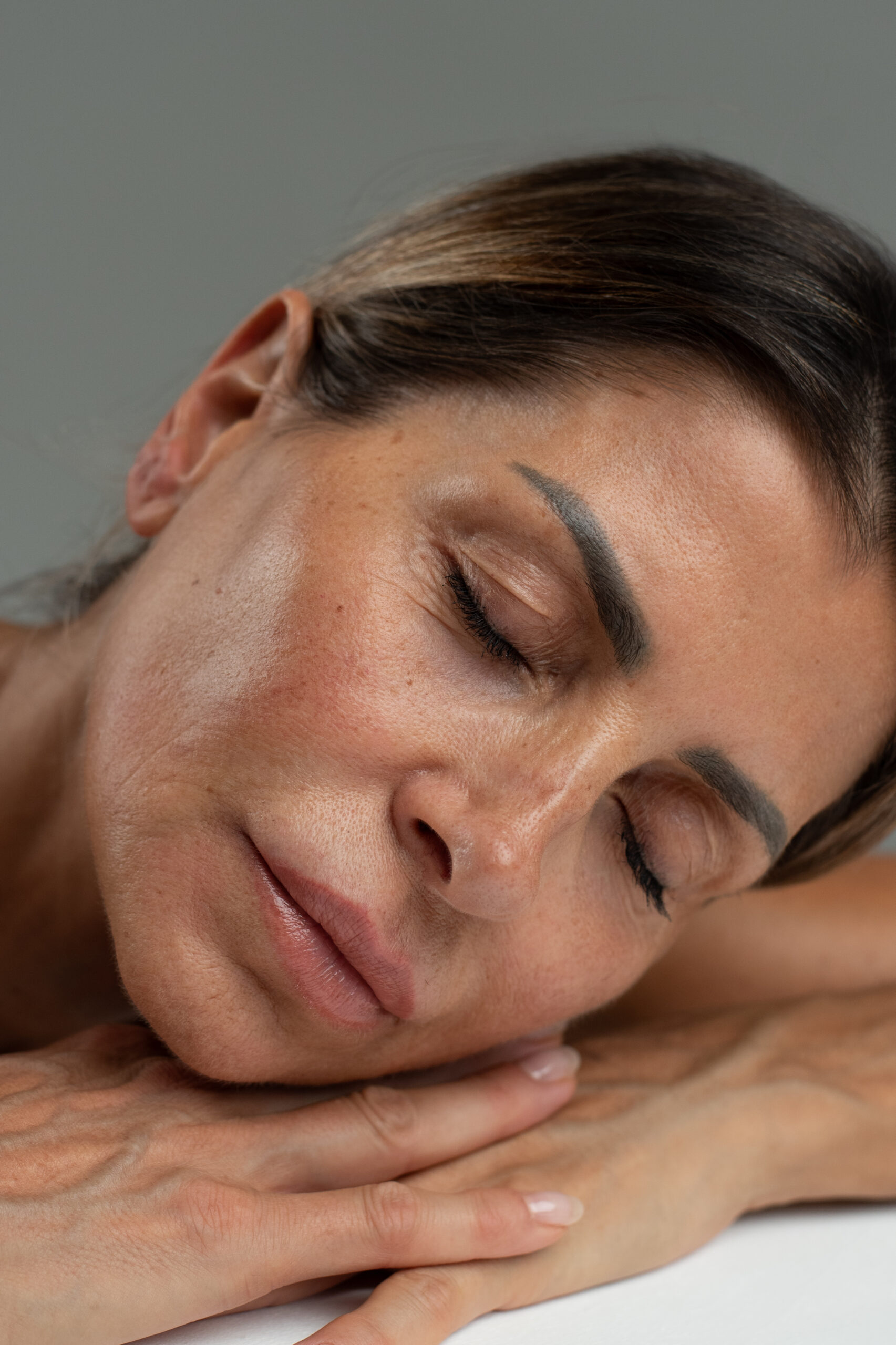 Woman-relaxing-with-eyes-closed.